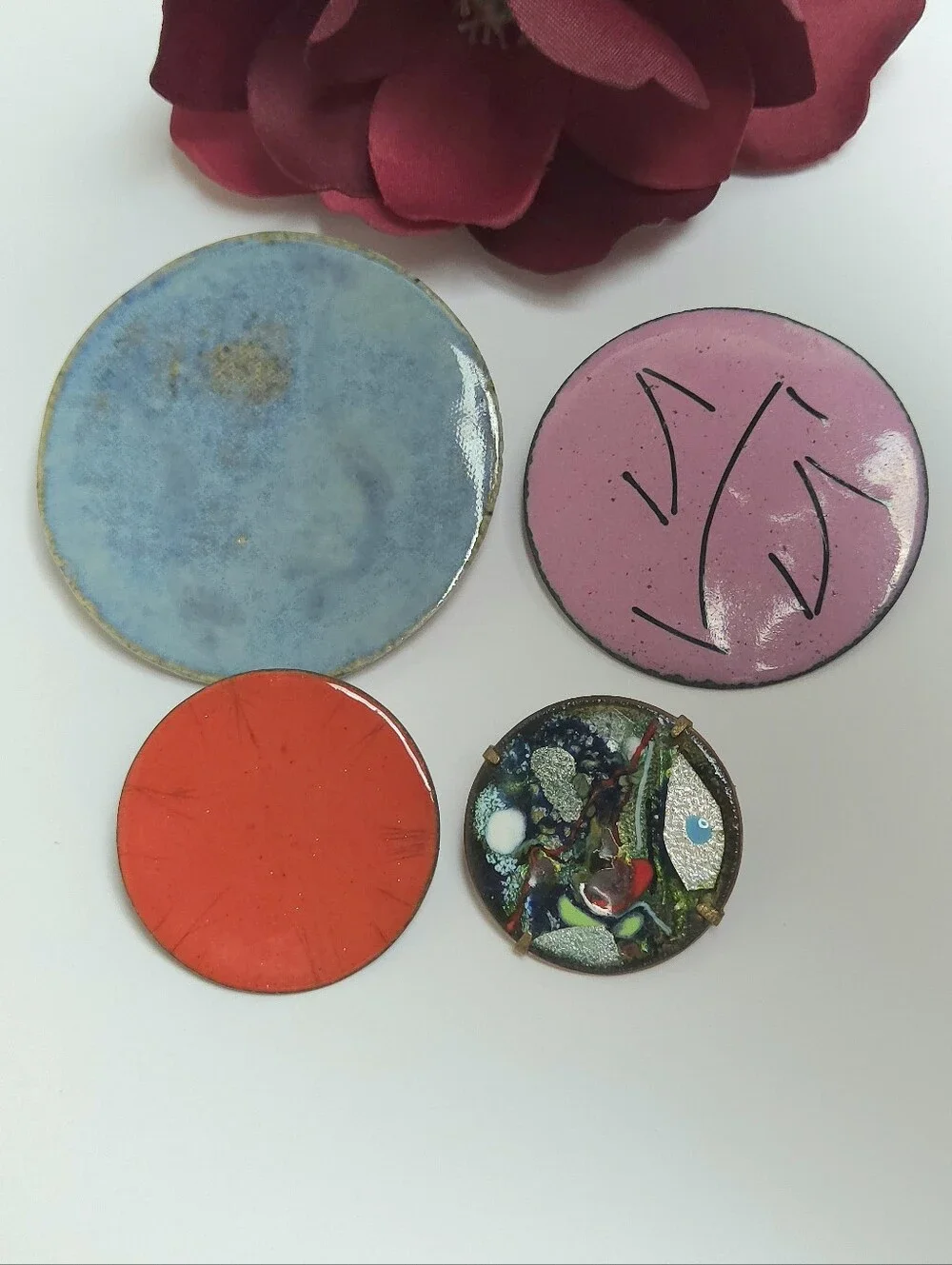 4 Vintage Handmade Brooches Red Pink & Paint Swirl Enamel om Copper 1 Ceramic
